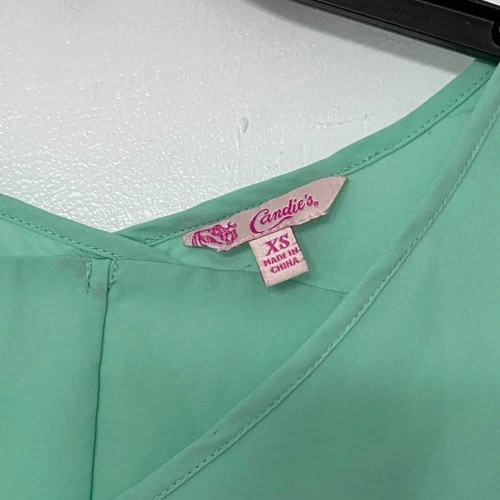 Light weight shirt perfect for summer - Picture 2 of 4